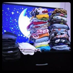 BUNDLE OF 28 CLOTH DIAPERS